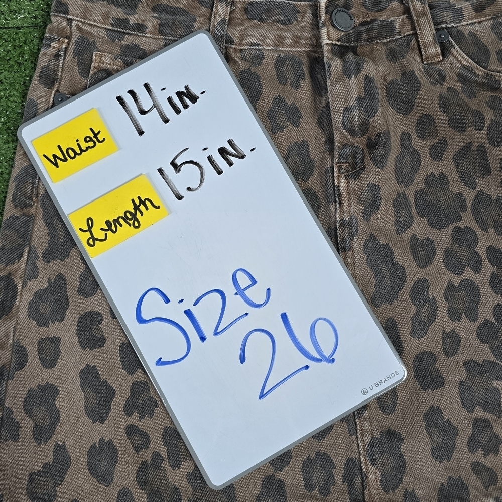 BLANK NYC | 100% COTTON FADED LEOPARD LIGHTLY DISTRESSED DENIM MINI SKIRT - Picture 16 of 16